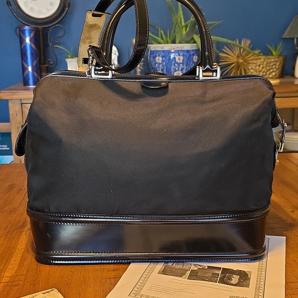 GUCCI BLACK NYLON/PATENT TRAVEL LINE BAG WITH COA - Picture 4 of 16